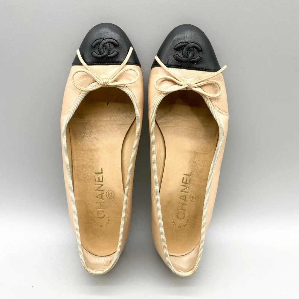 Chanel Womens 37.5 Ballet Flats Beige Black Leather CC Logo Two Tone Old Money